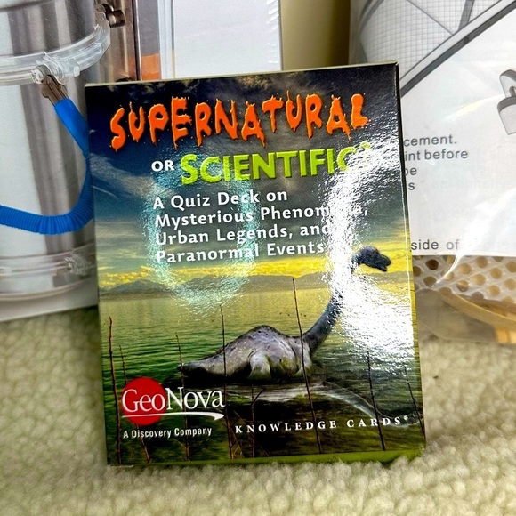 Bundle Children’s Toys Bug Cage, Tin Can Robot, Scientific Knowledge Cards - Picture 11 of 12